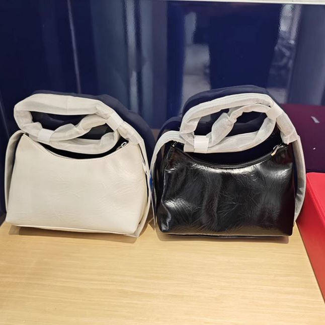 FILA斐乐2025年夏秋新款女士包包时尚运动休闲单肩挎包F13W538164,淘宝优惠券,粉丝福利购,淘宝优惠卷