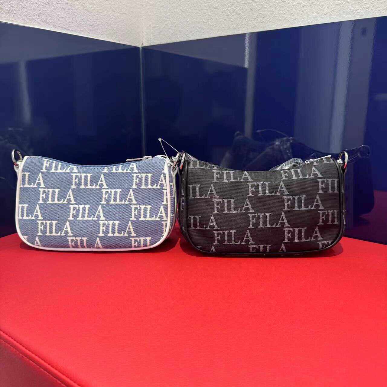 FILA斐乐正品女士休闲包 2025秋季新款时尚运动包挎包 F13W438170,淘宝优惠券,粉丝福利购,淘宝优惠卷