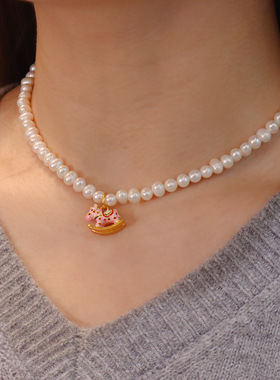 原创清新项链轻奢时尚天然淡水珍珠小众女粉色滴油木马吊坠锁骨链