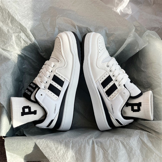 港风情侣男女小众板鞋ins超火学生百搭运动休闲小白鞋2025夏季新