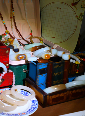 美女厨柜梳妆台玉镯天然