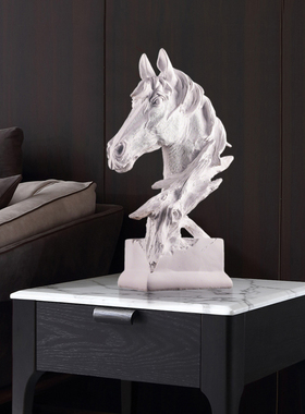 马到成功狼头桌面商务风激励摆件