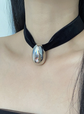 金属丝绒女蛋形水滴锁骨颈链