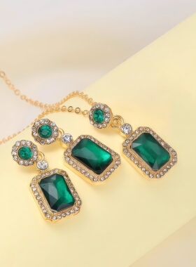 绿色几何方形项链女复古新款小众设计气质高级感项链女生百搭吊坠