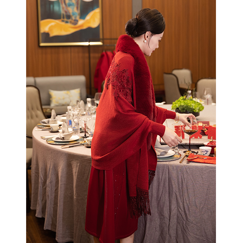喜婆婆婚宴装旗袍冬季加绒加厚披肩妈妈礼服外套外搭红色高端斗篷 - 图2