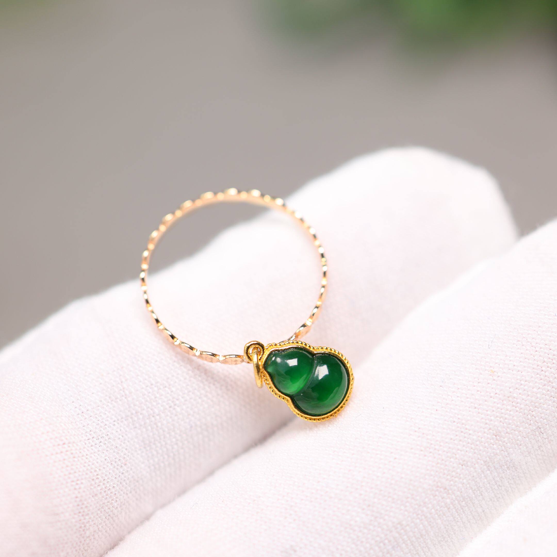 Ice full of green natural grade A jade gourd ring