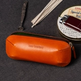 Крикет с длинной более легкой кожа