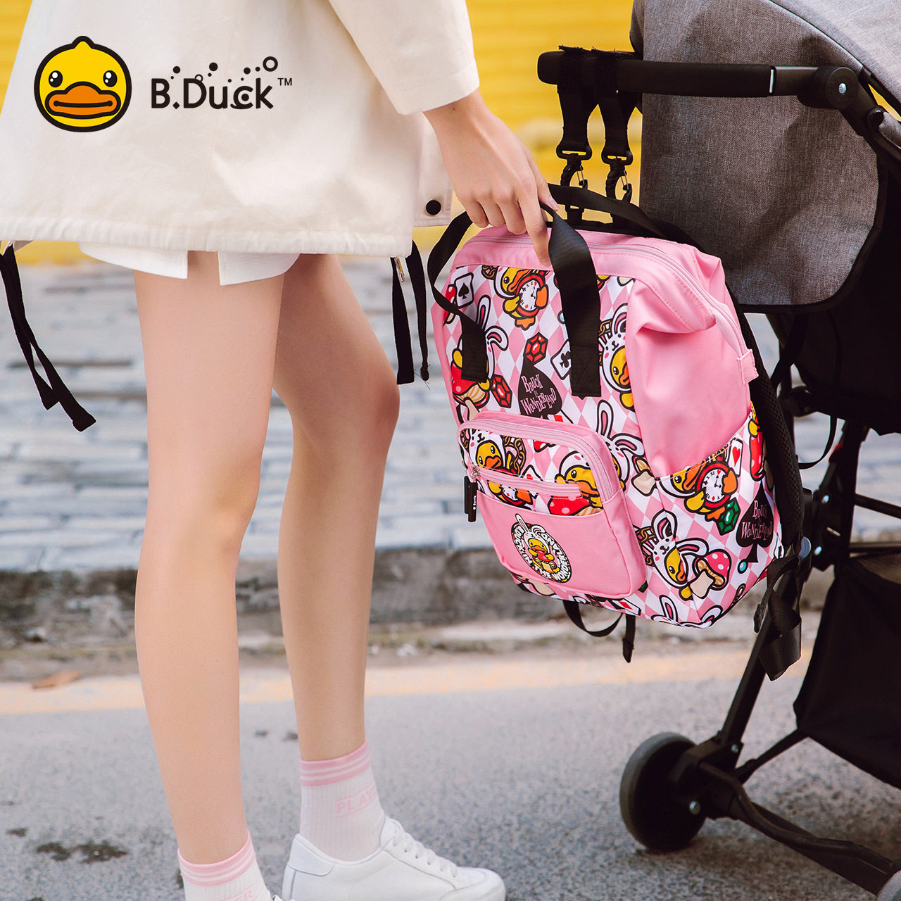 b . duck小黄鸭梦游仙境系列双肩包 semk盈思妈咪包/袋