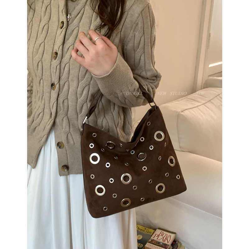 韩系小众设计托特包包女2025新款秋冬单肩斜挎包高级感手提水桶包 - 图2