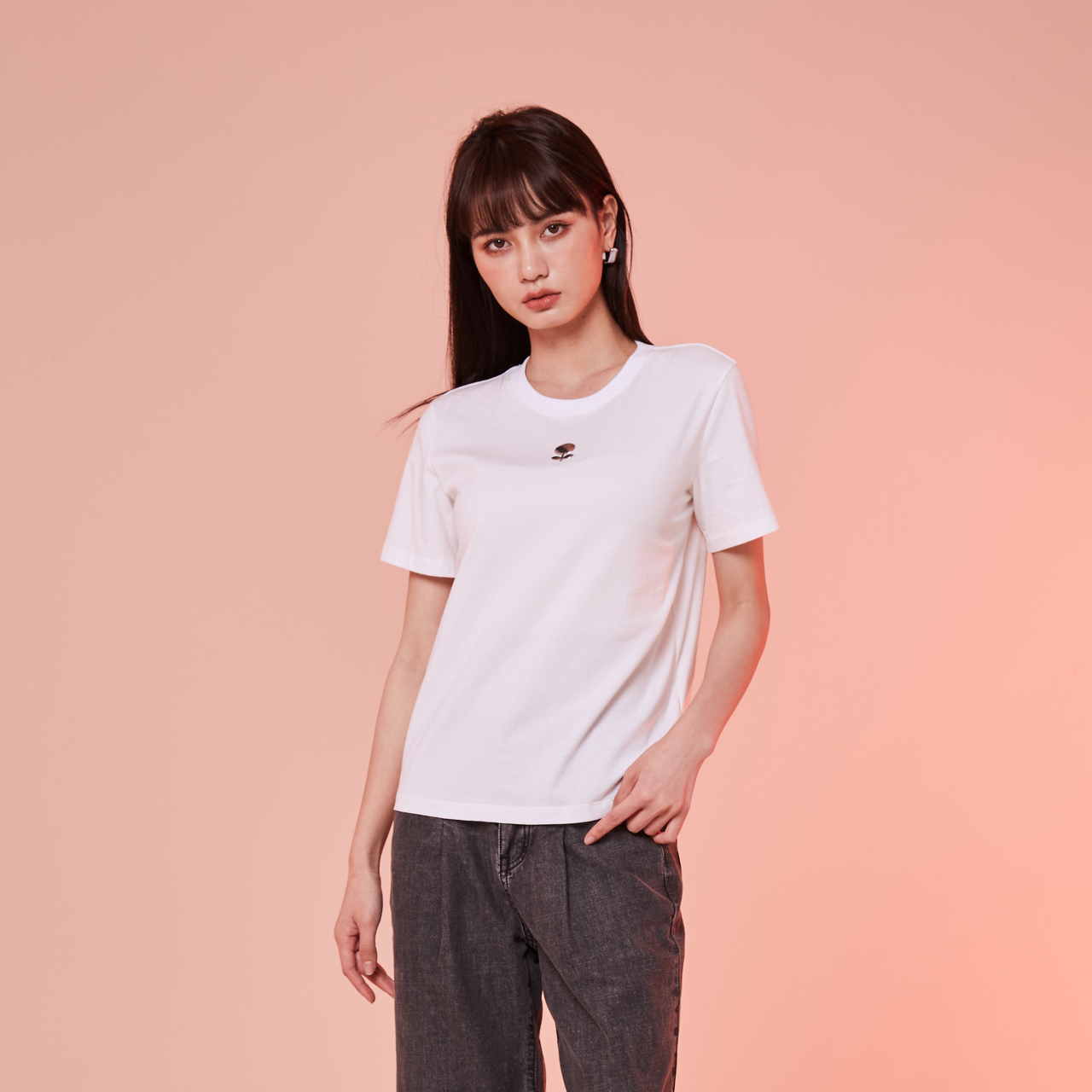 【商场同款】z11女装夏季新款简约圆领胸标纯色T恤Z22BT234-图2
