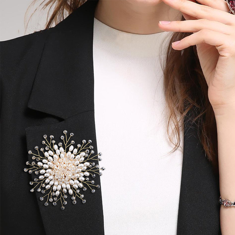 原创设计高档胸针女水晶大衣胸花西装精致配饰韩版珍珠时尚别针扣,淘宝优惠券,粉丝福利购,淘宝优惠卷