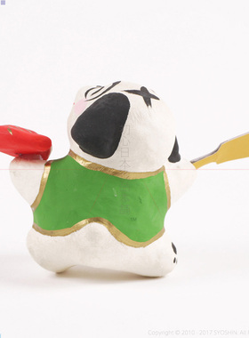 招财车上日本摆件