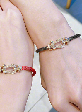 本命年转运红绳镶钻马蹄扣手链