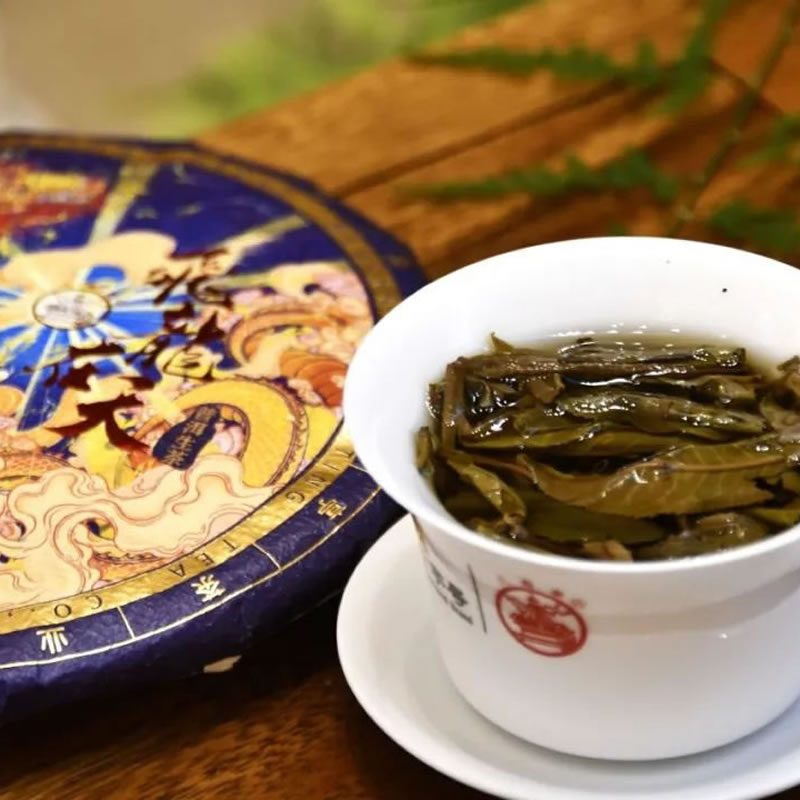 2024年八角亭龙年生肖茶飞龙在天易武大树普洱茶生茶357克云南茶