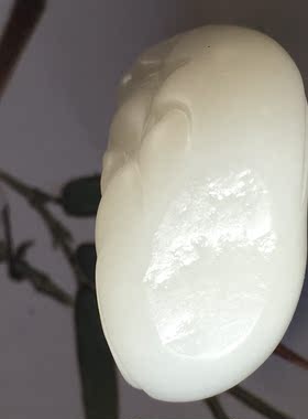 和田羊脂玉籽料雕件（贵妃出浴）57克
