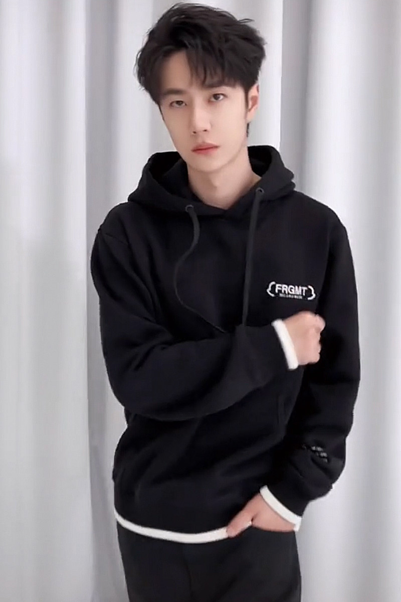 王一博明星同款frgmt字母黑色卫衣秋冬加绒男女休闲街舞连帽外套