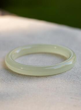 新品 手镯女圆条冰种镯子年轻款冰透浅绿色现货批发