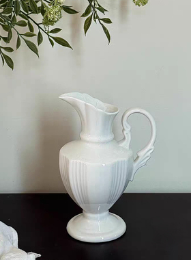 用一抹优雅白色点亮法式浪漫