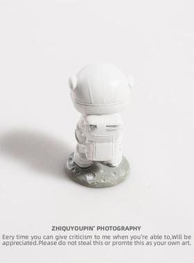 宇航员太空人桌面摆件