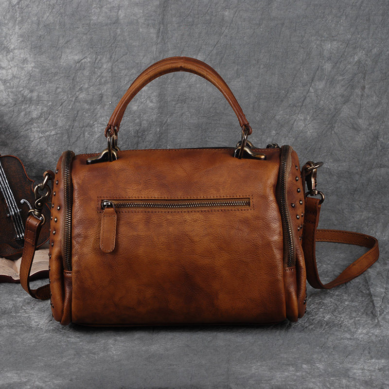 波士顿真皮2020新款铆钉枕头斜挎包 复美女士包袋