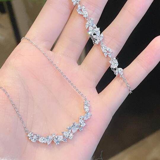 Bulingbuling super flash!! Wisteria flower necklace