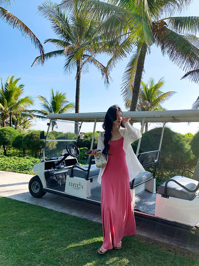 Robe Kardashian multicolore, la jupe longue à bretelles pour femmes semble mince