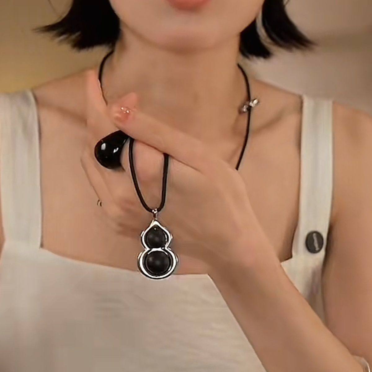 黑檀木葫芦项链高级感时尚大气复古秋冬长款毛衣链皮绳颈链配饰女,淘宝优惠券,粉丝福利购,淘宝优惠卷