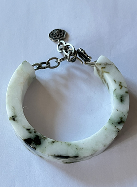 新中式国风原创天然翡翠半镯老银醒狮扣头银链花吊坠手串手链女款