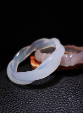 冰透竹节麻花天然玉髓玛瑙玉镯子