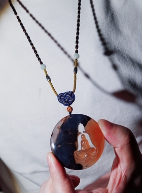 天然飘花手工雕刻镂空无相佛玉髓