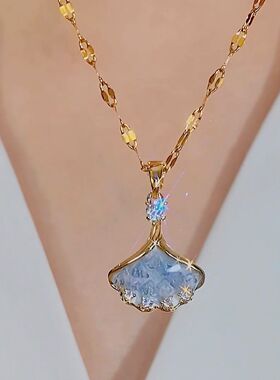 气质高级感蓝色锆石银杏叶项链2024时尚新款个性设计感锁骨链颈链