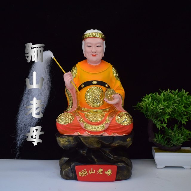 The resin statue of Nuwa Empress Wuxia and Dragon Mother presenting her son to the Empress