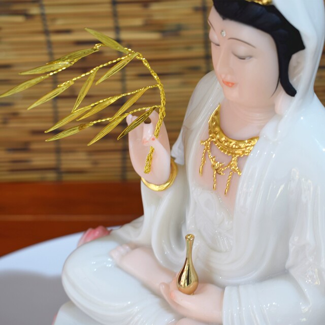 Alloy Willow Branch Purifying Vase Guanyin Buddha Statue