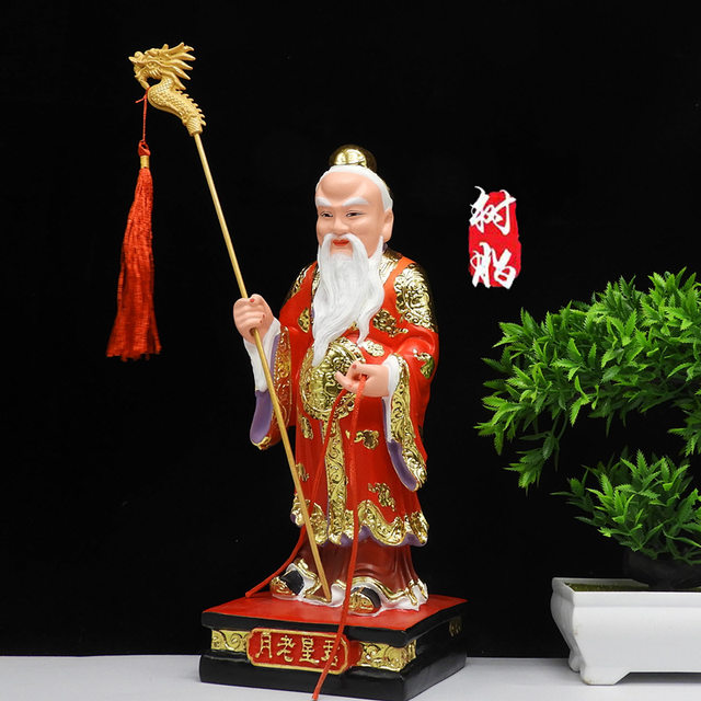 Under the statue of Yue Lao Yue, the old man's resin material is made of household 12-inch and 16-inch red Chinese-style offerings for the desktop.