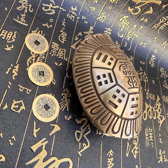 Taoist Tai Chi Bagua turtle shell piece of folk antiques, classic ancient charm, pure copper material, free three copper coins