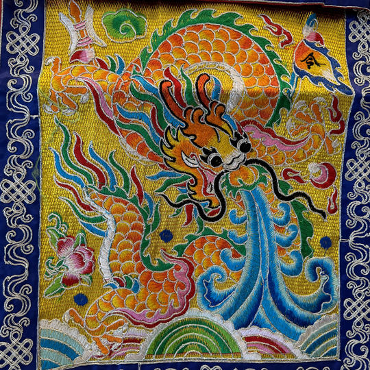 Taoist supplies, trendy embroidered plate, gold satin, double-layered nine-day tray flag, offering plate flag, embroidered golden dragon flag