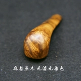 Крупный дым сигареты с твердым деревом борьбы с сигарет -сигаретой калифор