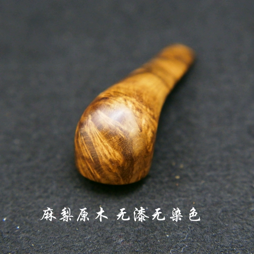 Крупный дым сигареты с твердым деревом борьбы с сигарет -сигаретой калифор