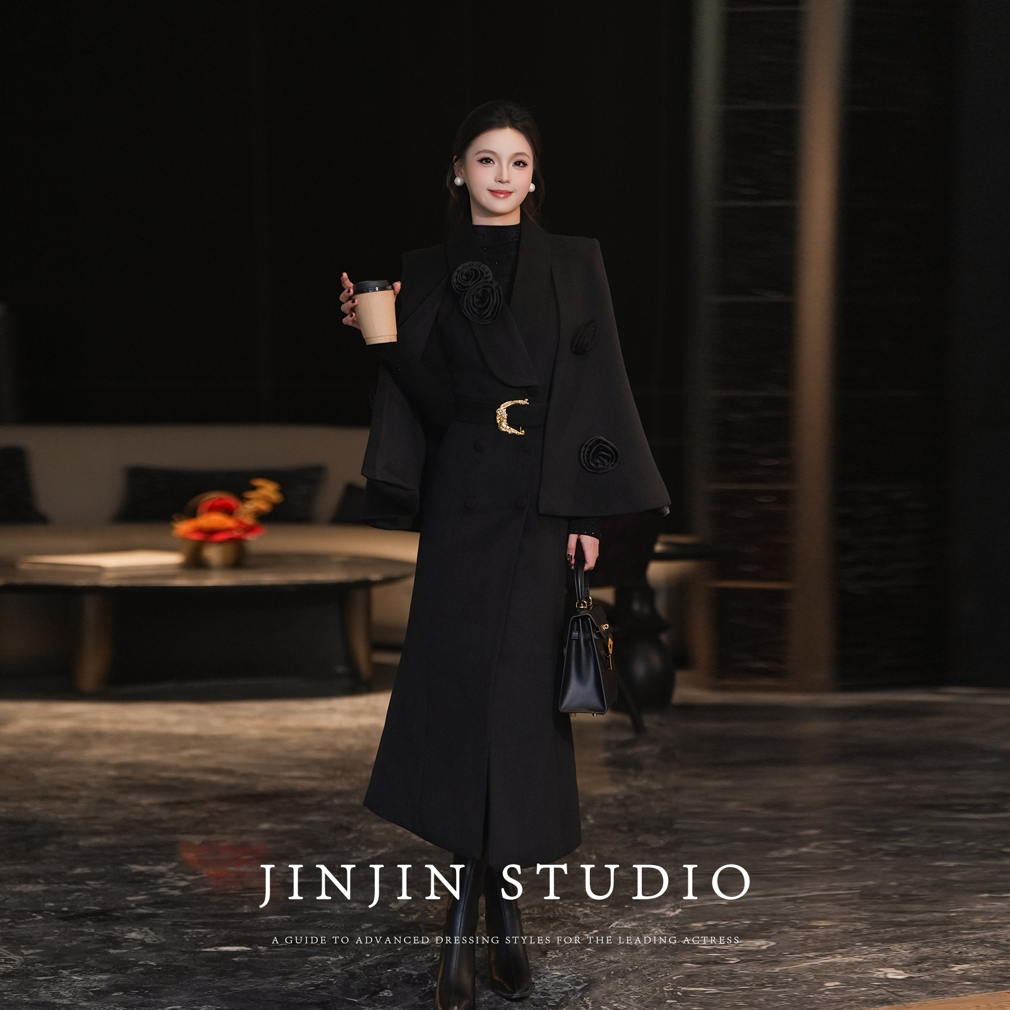 MD进进原创【盛世骄颜】2025冬季时尚显瘦设计感花朵披肩风衣外套,淘宝优惠券,粉丝福利购,淘宝优惠卷