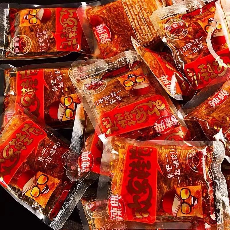 辣典欢乐鞋底500g豆皮辣条大辣片变态辣小包装，儿时豆干小零食整箱-第2张图片-提都小院