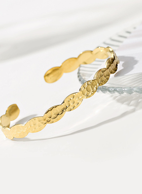 法国锤纹钛钢镀金ins高级感手环