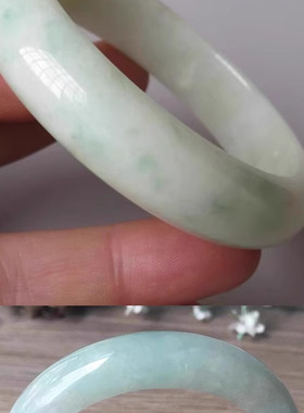 天然a级淡绿色玉手镯翡翠手镯