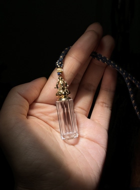 天然白水晶八面玲珑香水瓶吊坠纯净无暇的手工打磨的