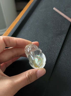 天然水晶黄胶花带七彩效应貔貅吊坠精工雕刻微棉裂