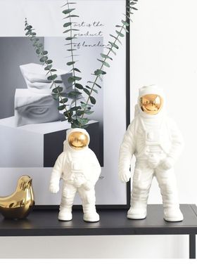 现代简约陶瓷宇航员摆件北欧创意客厅家居软装饰品欧式摆设