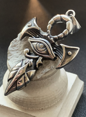 荷鲁斯之眼-十字毛衣链钛钢吊坠