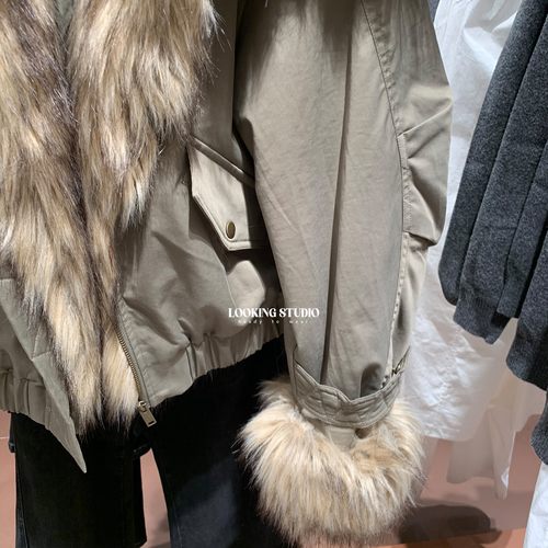 UR&DC2025冬季新款钟楚曦同款摩登毛领大翻领毛边短款棉服外套女 - 图2