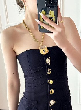 千金风独特镂空城堡锁头吊坠项链