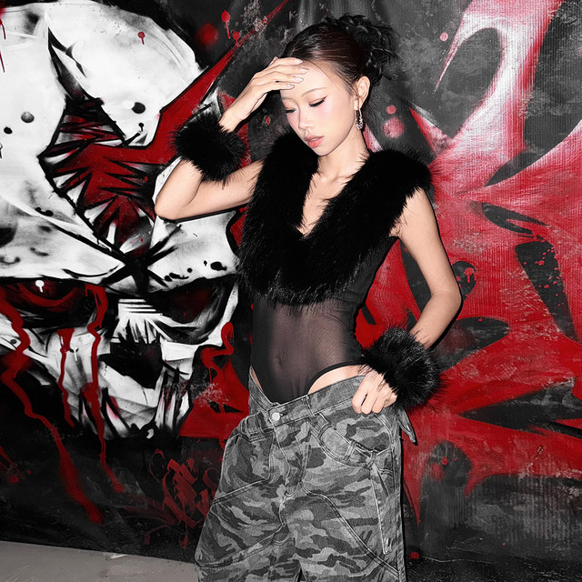 KLIOU Cool and cool sister's personalized black fur stitching see-through sleeveless vest slimming slim and versatile jumpsuit