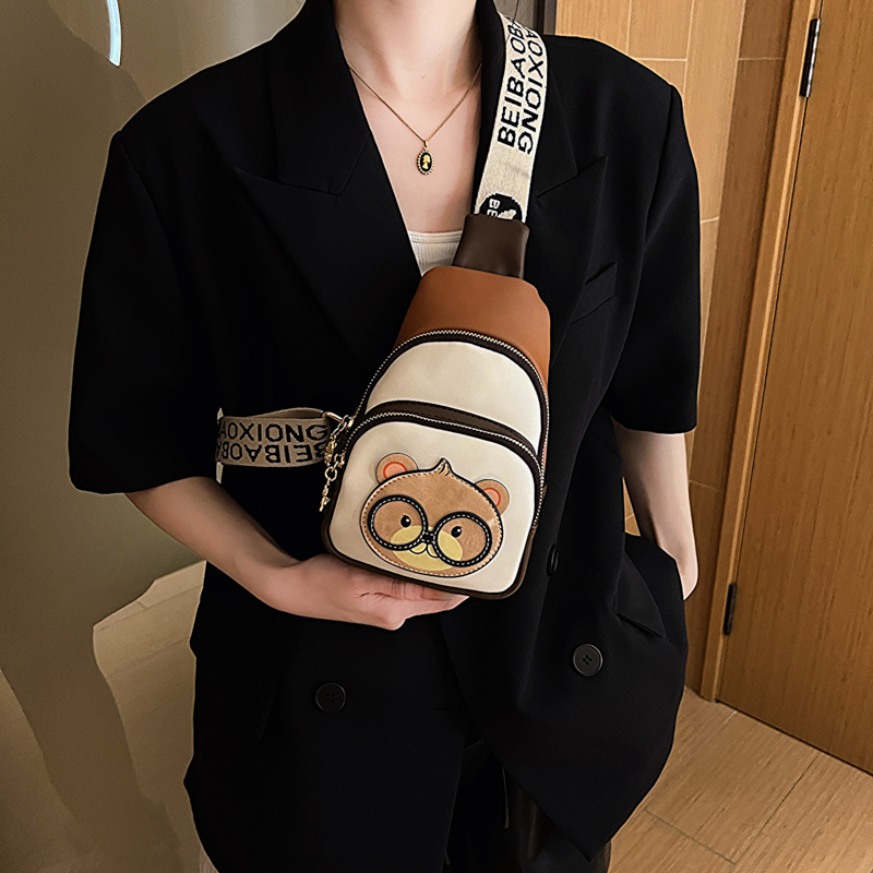 北包包小众设计包包女2024新款胸包潮休闲百搭斜挎包卡通小熊背包 - 图0
